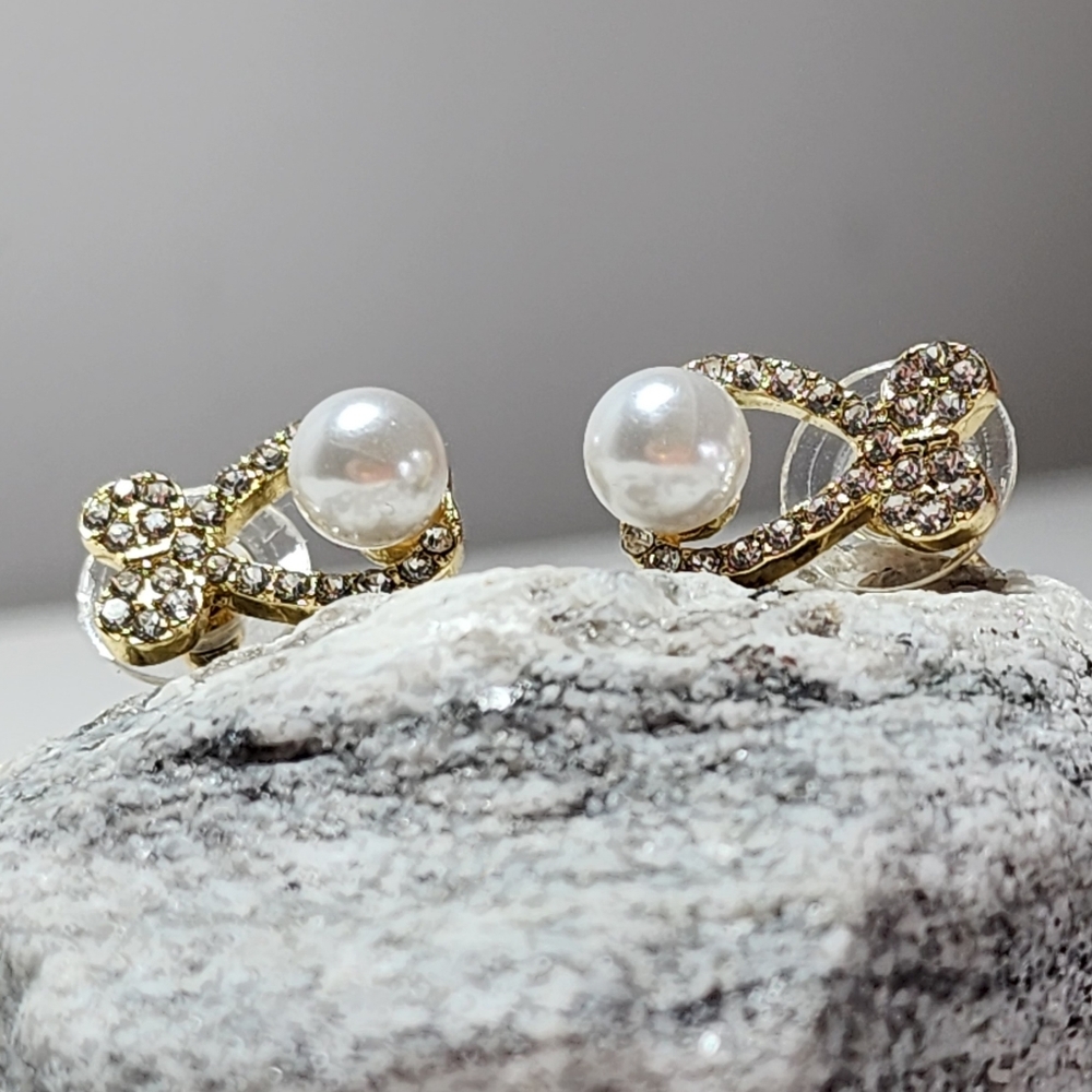 Bling Bow Pearl Crystal Studs Earrings Goldtone - Picture 3 of 5